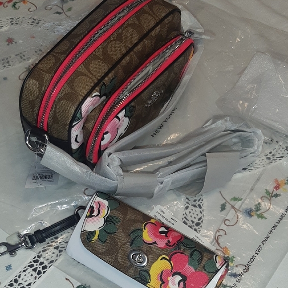 NEW Coach🌹ROSE COURT CROSSBODY➕EYEGLASS CASE Pink and Red Blooms - Picture 13 of 15